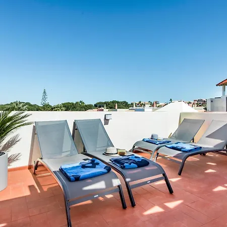 Spacious 3br In Vilamoura Old Village With Rooftop Bbq, Pools & Panoramic Views