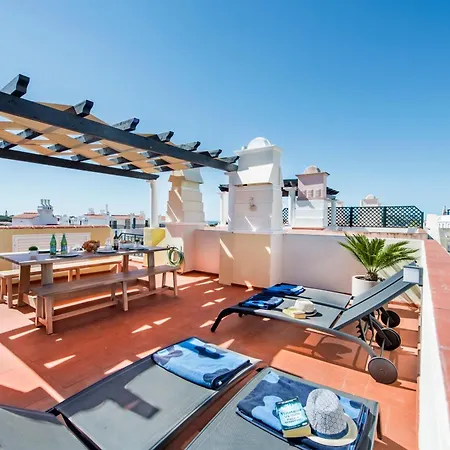 Casa de Férias Spacious 3br In Vilamoura Old Village With Rooftop Bbq, Pools & Panoramic Views