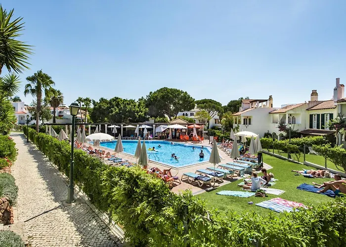 Spacious 3br In Vilamoura Old Village With Rooftop Bbq, Pools & Panoramic Views Vakantiehuis Quarteira