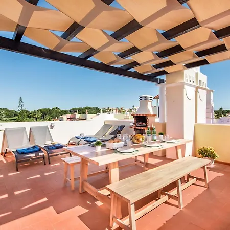 Nyaraló Spacious 3br In Vilamoura Old Village With Rooftop Bbq, Pools & Panoramic Views Quarteira