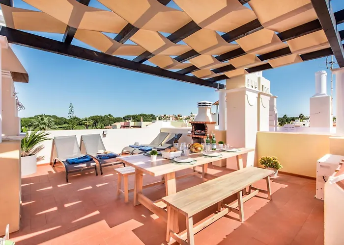 Nyaraló Spacious 3br In Vilamoura Old Village With Rooftop Bbq, Pools & Panoramic Views Quarteira